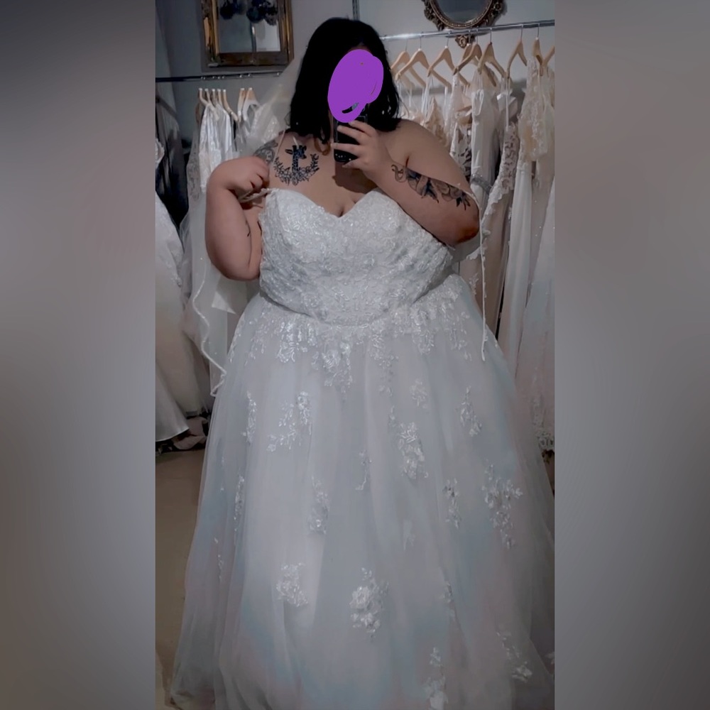 PLUS SIZE WEDDING DRESS